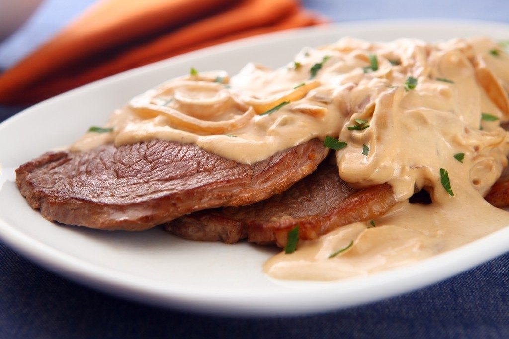 Receita de Bife Acebolado com Molho de Maionese - Olha que Receita