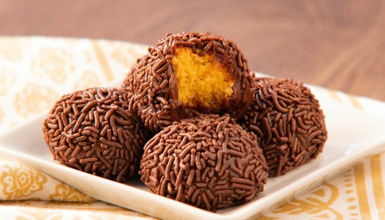 Brigadeiro com bolo de cenoura