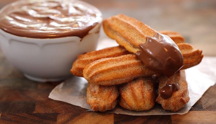 Churros de doce de leite e creme de avelã