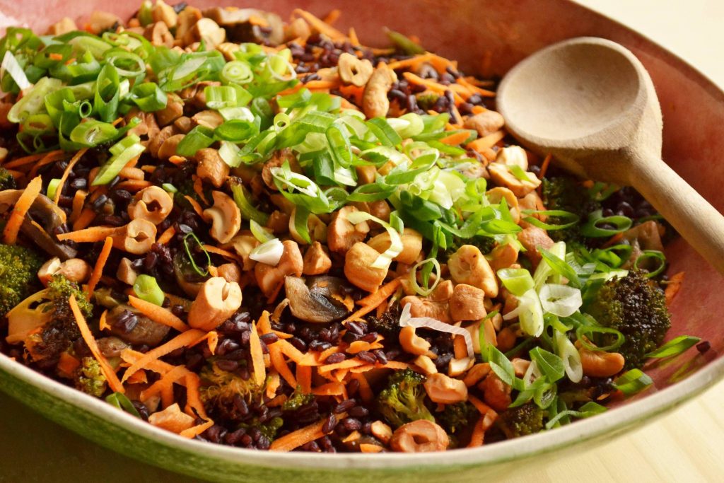 Salada oriental arroz negro