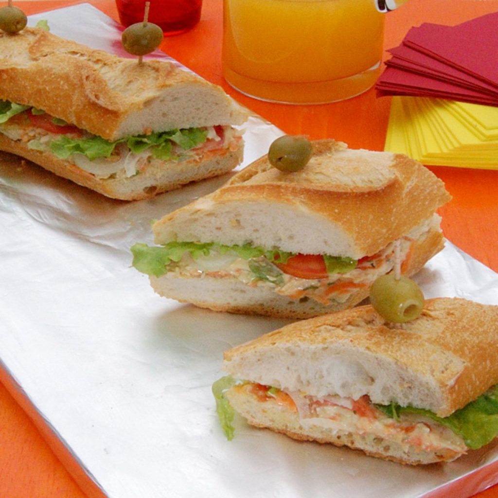 Sanduíche de metro com frango e cenoura