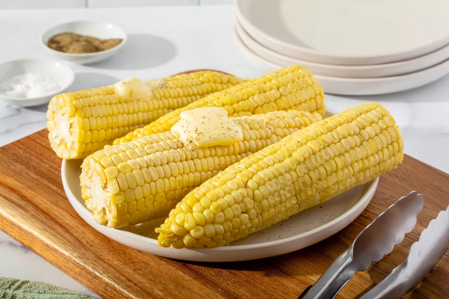 Cozinhar a espiga de milho no micro-ondas não poderia ser mais fácil. Confira nossas dicas.