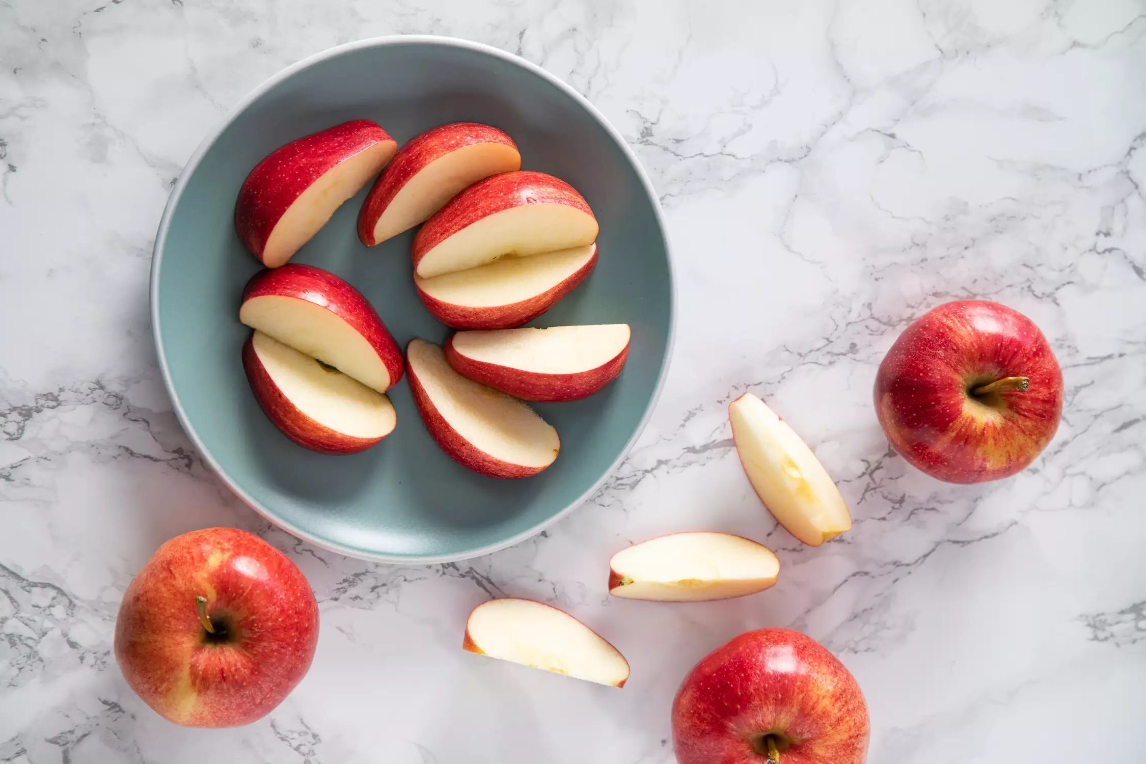 Temos a melhor maneira de evitar que as maçãs escureçam depois de fatiadas. Confira como evitar que as fatias de maçã fiquem marrons.